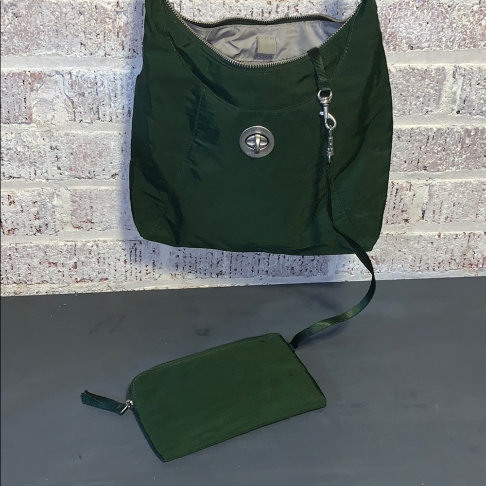 baggallini hunter green cross-body bag